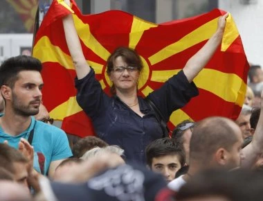 Πώς η Μακεδονία έγινε από Τσίπρα-Ζάεφ... «Νότια Μακεδονία» & οι Ελληνες κάτοικοι «Νοτιομακεδόνες» - Θα το δεχθούμε;